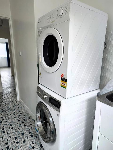 PROMO! Entire 2 Bedroom Unit Near Train Station! Free Parking & Wifi! - Accommodation Brunswick Heads 0