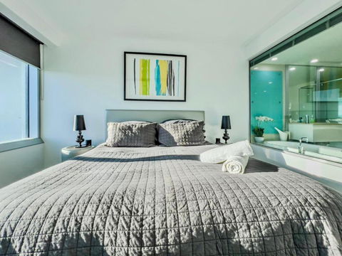 Q1 Skyview Retreat - Level 31 Spectacular Views - Accommodation Brunswick Heads 1