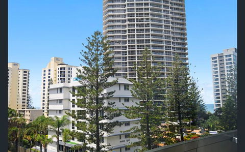 Q Tower At Surfers Paradise - From Level 3 - Private & Self Contained Apartments - Accommodation Brunswick Heads 1