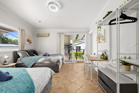 Quadruple Ensuite Room - Nearby Stations & Shops - Accommodation Brunswick Heads 1
