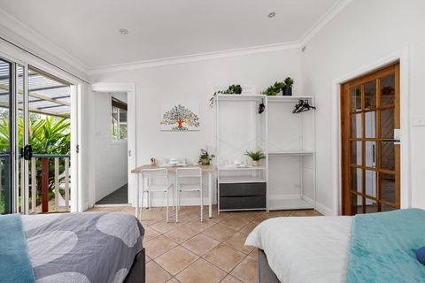 Quadruple Ensuite Room - Nearby Stations & Shops - Accommodation Brunswick Heads 2