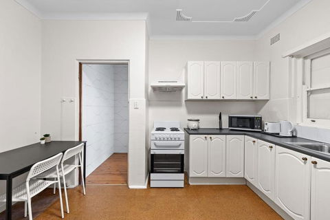 Quadruple Room - Near Transport & Shops - Shared Bathroom - Accommodation Brunswick Heads 3