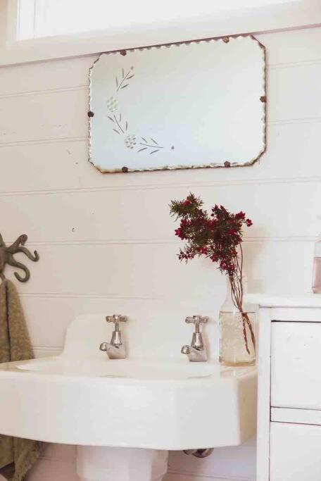 Quaint And Intimate 1-bed Seaside Cottage - Accommodation Brunswick Heads 3