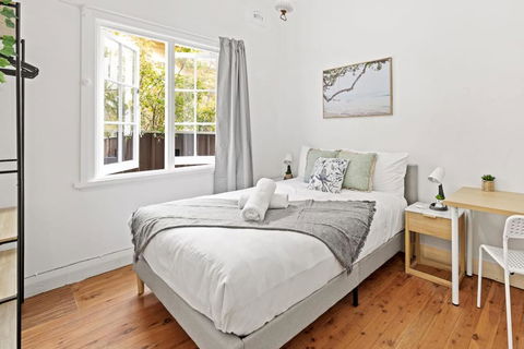 Quaint Double Room - Seconds To Shops & Eateries - Shared Bathroom - Accommodation Brunswick Heads 0