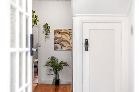 Quaint Double Room - Seconds To Shops & Eateries - Shared Bathroom - Accommodation Brunswick Heads 3