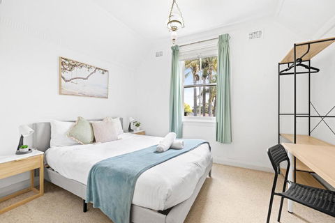 Quaint Double Room - Seconds To Shops & Eateries - Shared Bathroom - Accommodation Brunswick Heads 2