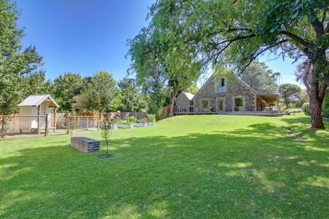Quigtoo Cottage - Beautiful 4BR Stone Cottage L WiFi L Bath L Garden - Accommodation Brunswick Heads 0