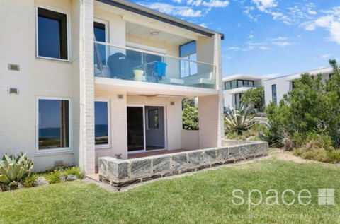 Quintessential Oceanview Apartment In Cottesloe - Accommodation Brunswick Heads 3