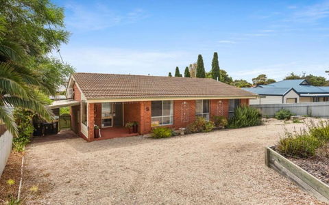 Ratties Residence 6 Carnegie St Port Ellliot - No Linen Included - Accommodation Brunswick Heads 2