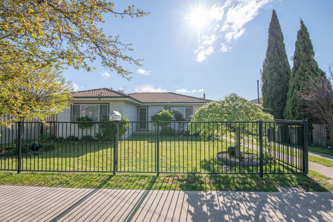 Autumn St - Trendy East Orange - Near CBD - Accommodation Brunswick Heads 0