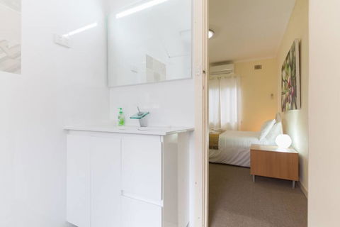 B5 Close To Nedlands, Cafes, Swan River, SCGH & UWA - Accommodation Brunswick Heads 2