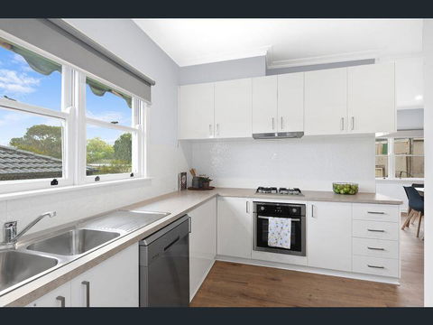 BALLARAT CLOSE 2 CBD + HOSPITAL+3BR HOME+NETFLIX + WiFi + Gift - Accommodation Brunswick Heads 3