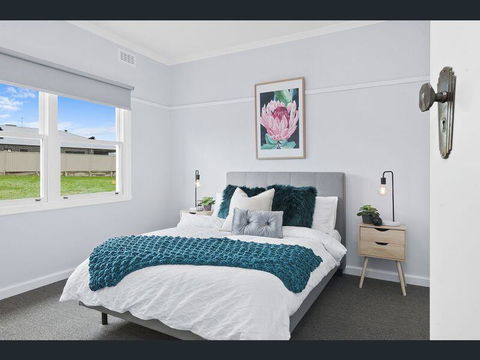 BALLARAT CLOSE 2 CBD + HOSPITAL+3BR HOME+NETFLIX + WiFi + Gift - Accommodation Brunswick Heads 1