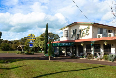 Bandicoot Motor Inn Hamilton - Accommodation Brunswick Heads 0