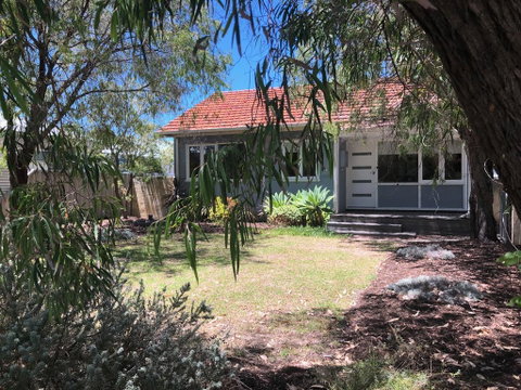 Barefoot Beach Cottage - Busselton - Accommodation Brunswick Heads 1