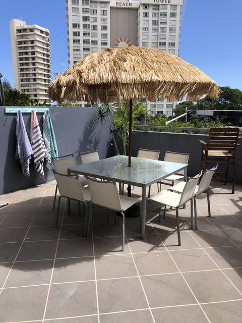Beach Side Ocean Burleigh Heads 3 Bedroom Family Accomodation - Accommodation Brunswick Heads 1