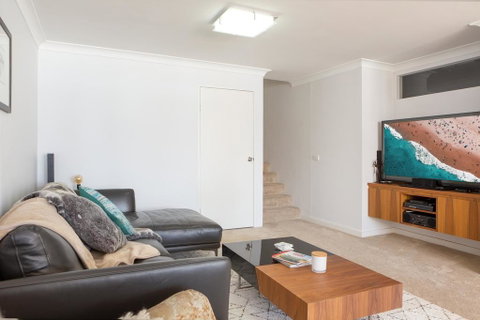 Beachfront Manly Apartment With Parking And Balcony - Accommodation Brunswick Heads 3