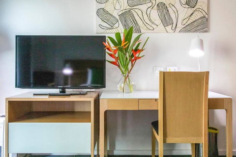 Resort-Style Sister Studios - Double Delight In The CBD - Accommodation Brunswick Heads 1