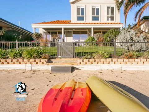 Renovated Beautiful Holiday Home With A Private Beach & Stunning Views! - Accommodation Brunswick Heads 1