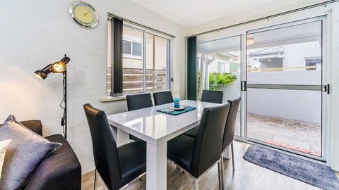 RED Rock - Townhouse In Town - Accommodation Brunswick Heads 1