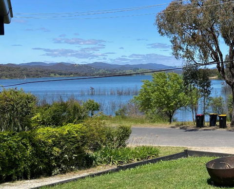 Relax In The Spa With Views Opposite Lake Eildon - Accommodation Brunswick Heads 0