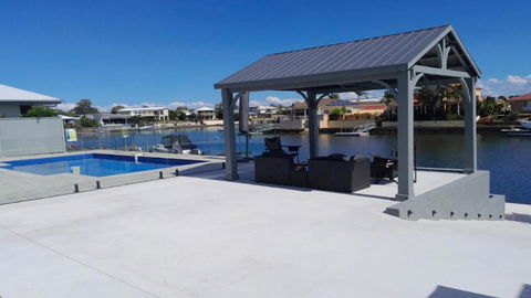 Relax Poolside By The Canal - Accommodation Brunswick Heads 1