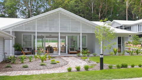 Resort Style Living With Pool, Tennis Court And Beach - Accommodation Brunswick Heads 3