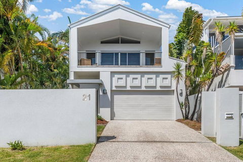 Retreat In The Heart Of Alex - 3BR Sleeps 11, Pool - Accommodation Brunswick Heads 0