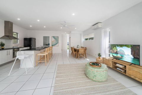 Retreat In The Heart Of Alex - 3BR Sleeps 11, Pool - Accommodation Brunswick Heads 1
