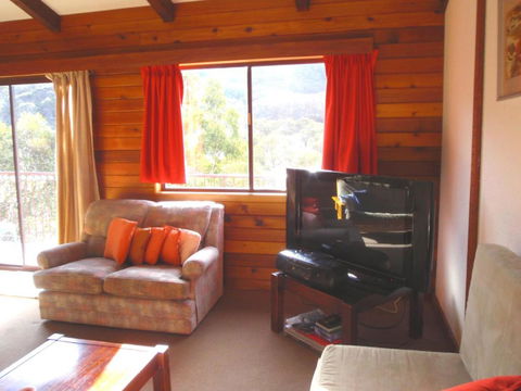 Retro 2 Bedroom Apartment - Accommodation Brunswick Heads 3