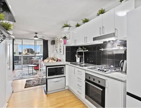Retro Chic Vibes, Tropical Pool & Prime Location - Accommodation Brunswick Heads 3