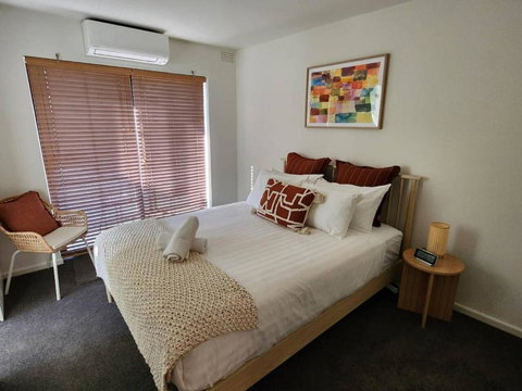 Retro Rose St Kilda Mansions - Accommodation Brunswick Heads 3