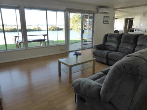 Riverfront Holiday House - Accommodation Brunswick Heads 0