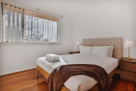 Restful Canberra Retreat In Spacious Terrace Home - Accommodation Brunswick Heads 3