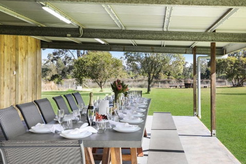 Roads End With Games Barn Ponies Alfresco Dining - Accommodation Brunswick Heads 2