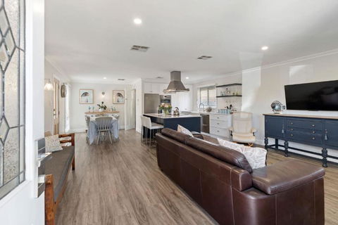 Rose Cottage 3B Hutchinson St Goolwa - Linen Included - Accommodation Brunswick Heads 2