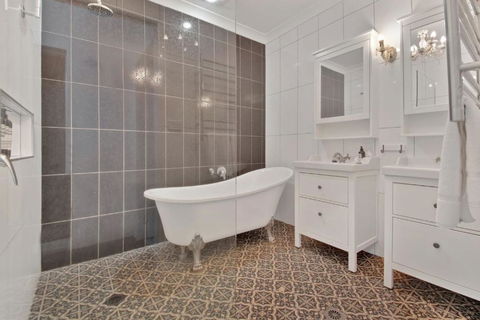 Rose Cottage - Stroll To CBD, Leafy Setting - Accommodation Brunswick Heads 3