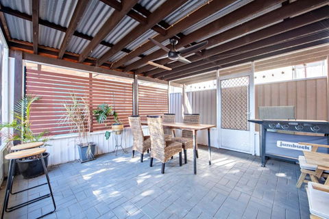 Rosewood Cottage - Stroll To Central, Cosy Escape - Accommodation Brunswick Heads 3