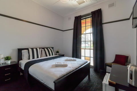 Royal Hotel Ryde - Accommodation Brunswick Heads 0