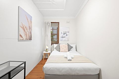 Rustic Double Room - Nearby Stations & Stores - Shared Bathroom - Accommodation Brunswick Heads 2