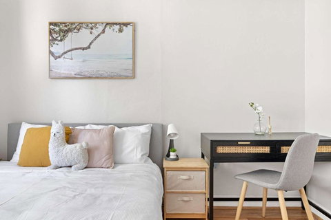 Rustic Queen Room In Glebe - Next To USYD - Shared Bathroom - Accommodation Brunswick Heads 2