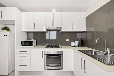 Rustic Queen Room In Glebe - Next To USYD - Shared Bathroom - Accommodation Brunswick Heads 3