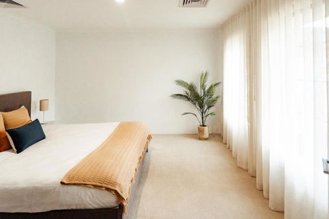 Salhus - Sleep In King Beds & Easy Walk To Town - Accommodation Brunswick Heads 3