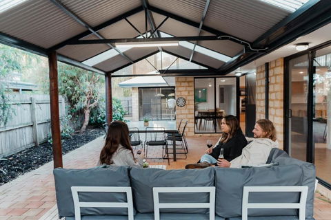 Salhus - Sleep In King Beds & Easy Walk To Town - Accommodation Brunswick Heads 0