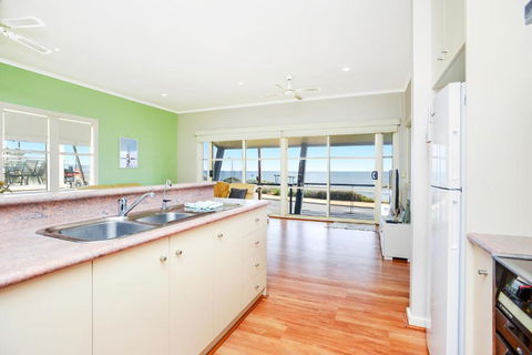 Salt - Aldinga Beach - C21 SouthCoast Holidays - Accommodation Brunswick Heads 3