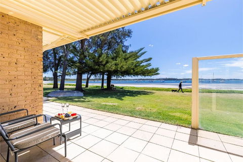 Sandy Beach House Corlette Unit 1 Waterfront WI-FI Aircon - Accommodation Brunswick Heads 2