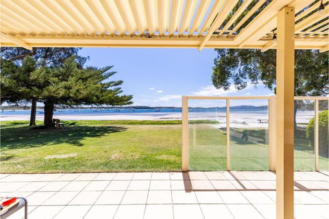 Sandy Beach House Corlette Unit 1 Waterfront WI-FI Aircon - Accommodation Brunswick Heads 1