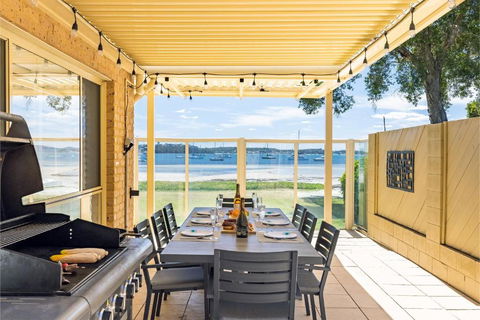 Sandy Beach House Corlette Unit 1 Waterfront WI-FI Aircon - Accommodation Brunswick Heads 3