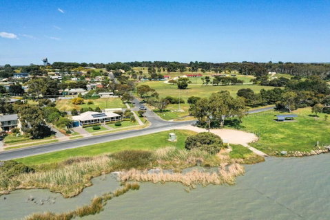 The Blue House On Lake Albert - Accommodation Brunswick Heads 3