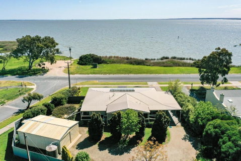 The Blue House On Lake Albert - Accommodation Brunswick Heads 1